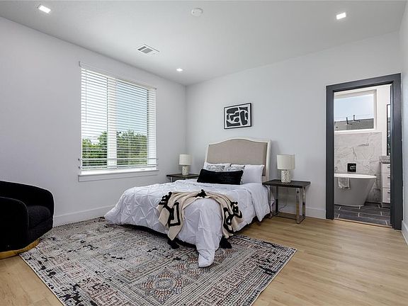 3rd image of 2801 Weisenberger St #101