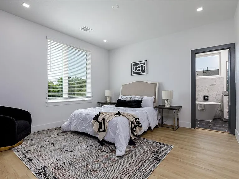 2801 Weisenberger St #101 — Photo 3