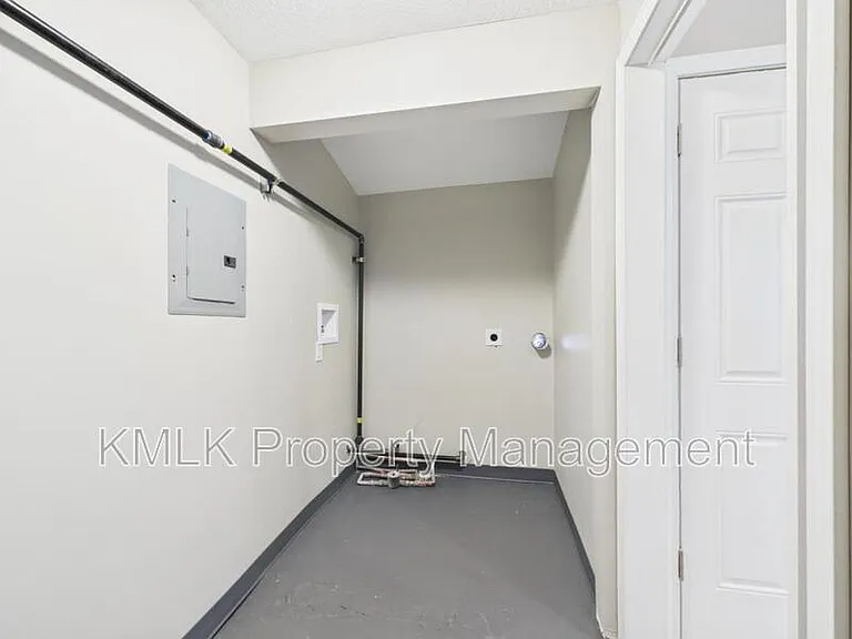 9042 Maple Grove Rd — Photo 6