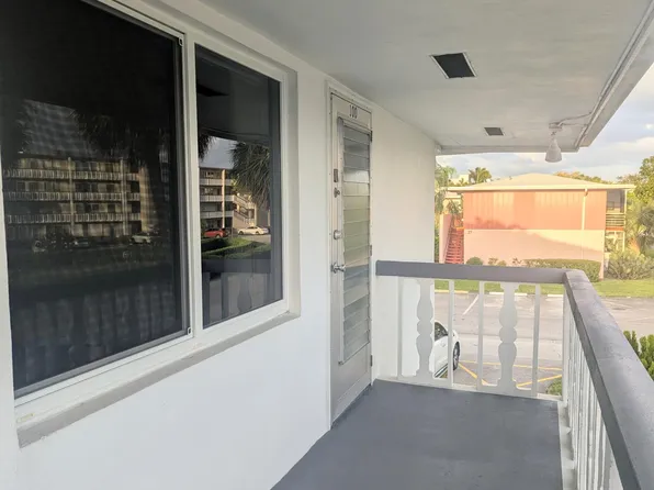 100 KINGSWOOD E, West Palm Beach, FL 33417