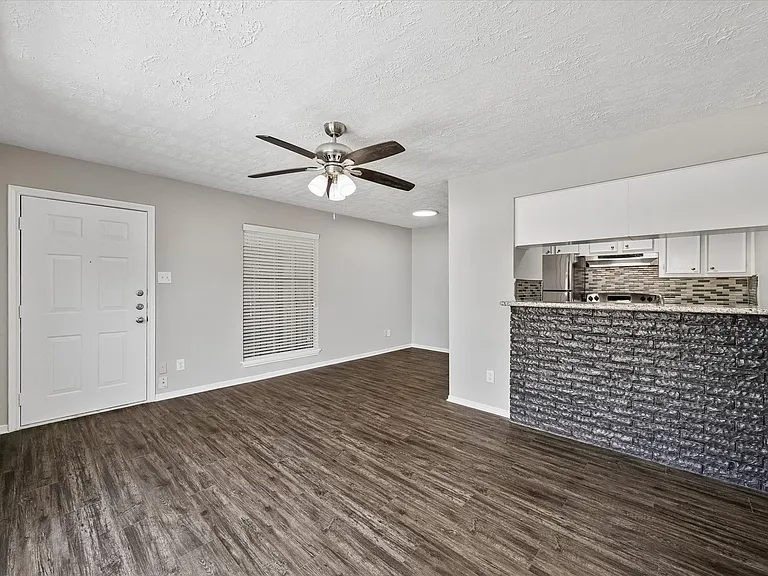 Emerson Street Apartments — Photo 10