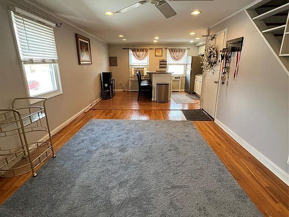 3rd image of 134B Hastings Ave