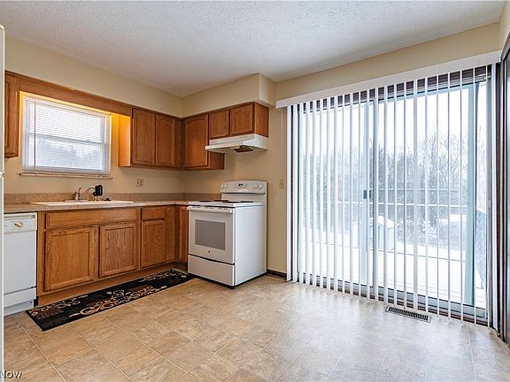 4th image of 5371-5375 Pride Ct
