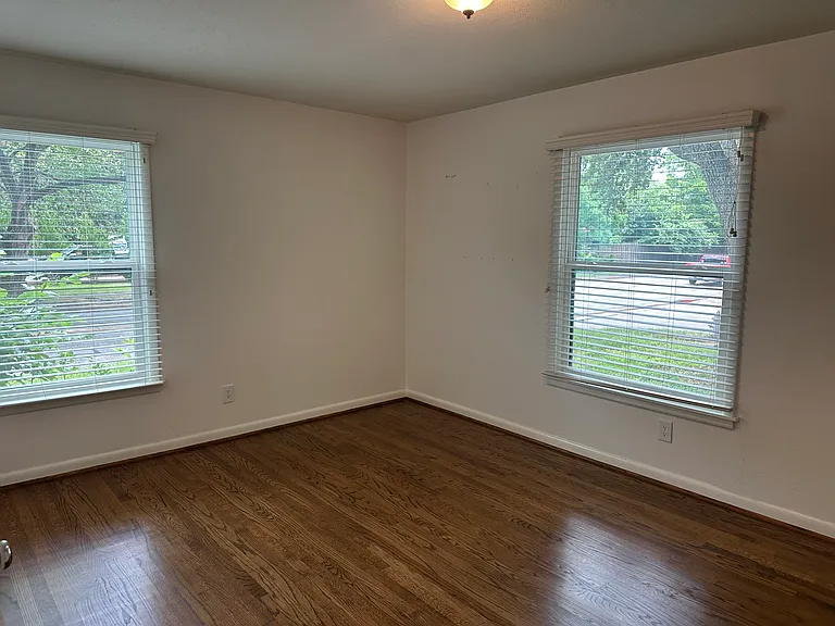 1201 W Lovers Ln — Photo 32
