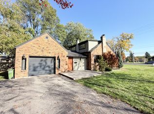 2380 Cabana Rd W, Windsor, ON N9G1E3
