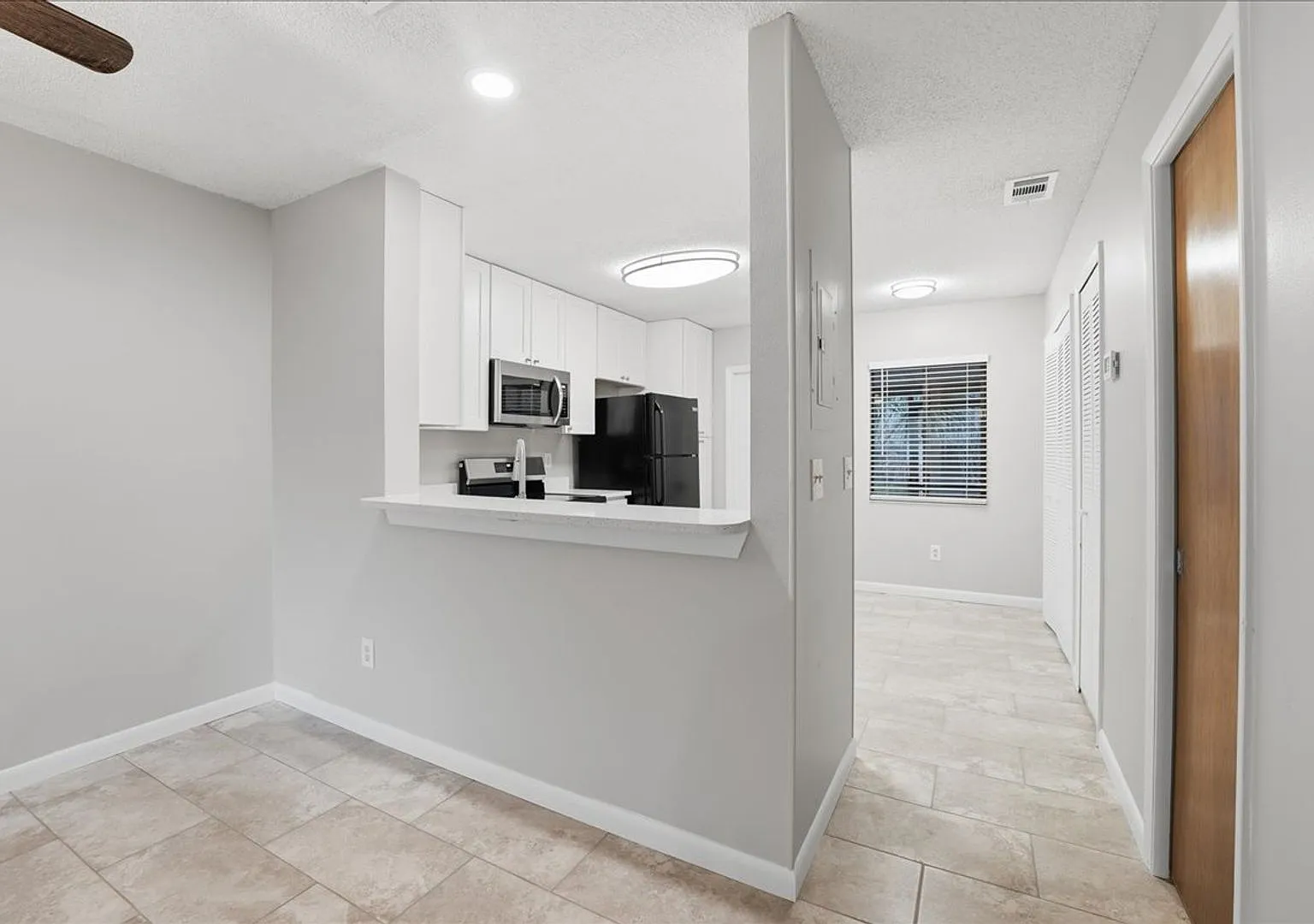 2 BR / 2.5 BA Townhome In Sandlewood Creek — Photo 4