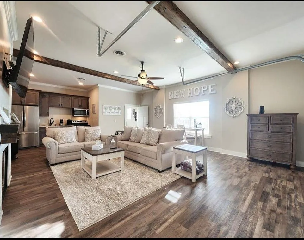 1 bed, 1.0 bath, 850 sqft, $1,350 — Photo 1