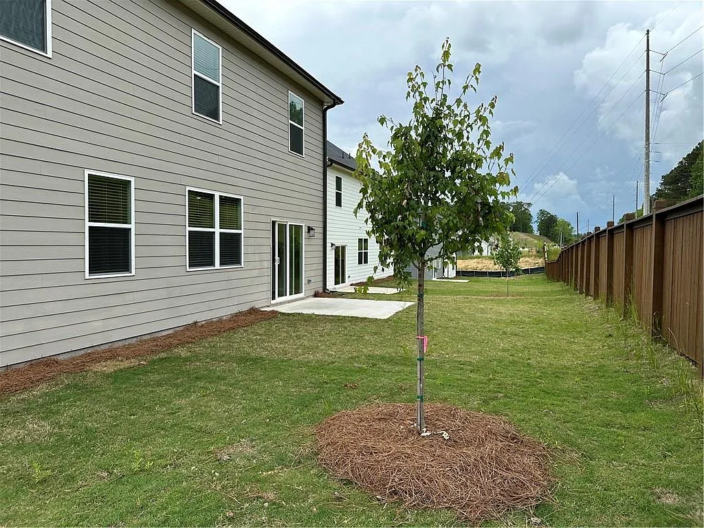 4 bed, 2.5 bath, 2149 sqft, $2,400 — Photo 4
