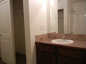 3rd image of 917 SE 9th Dr APT 204