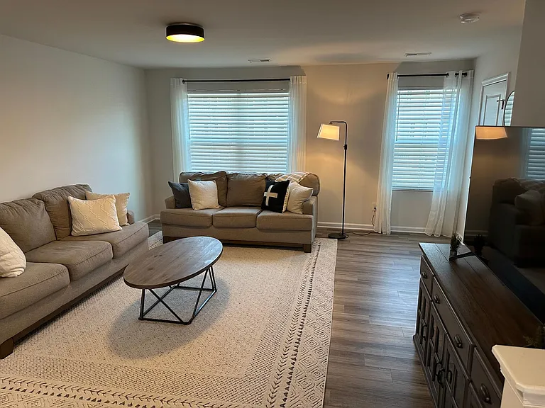 204 Maple Forge Trl — Photo 2
