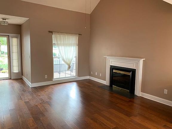 3rd image of 3169 Langley Dr