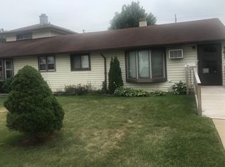 9057 S Corcoran Rd, Hometown, IL 60456