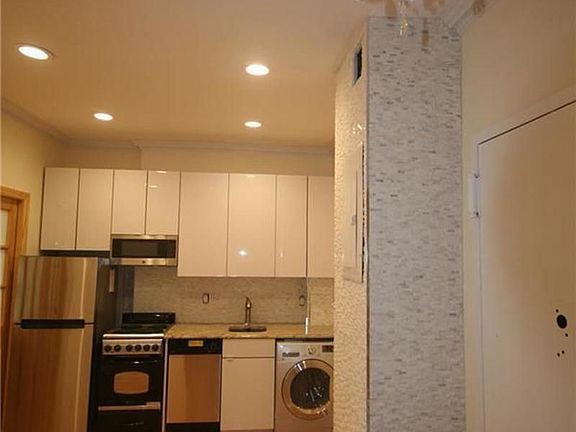5th image of 313 E 14th St APT 4B