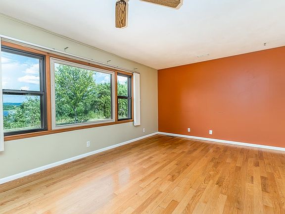 5th image of 1203 N Riverview St