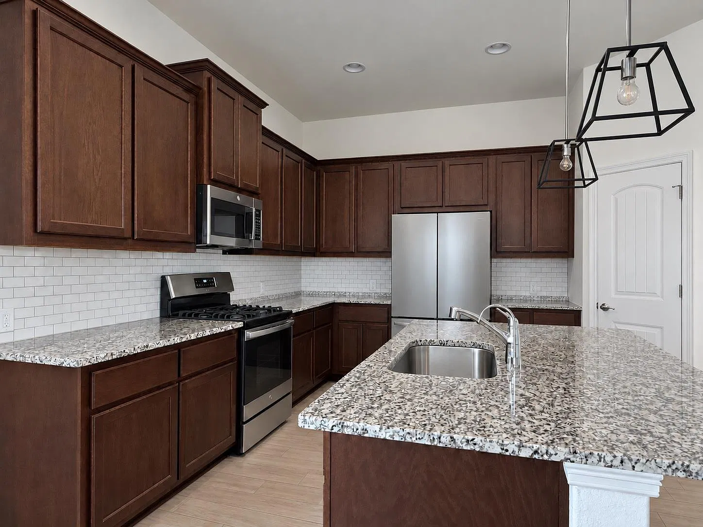 3 bed, 2.0 bath, 1707 sqft, $2,995 — Photo 4