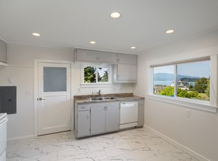 2209 12th St, Anacortes, WA 98221