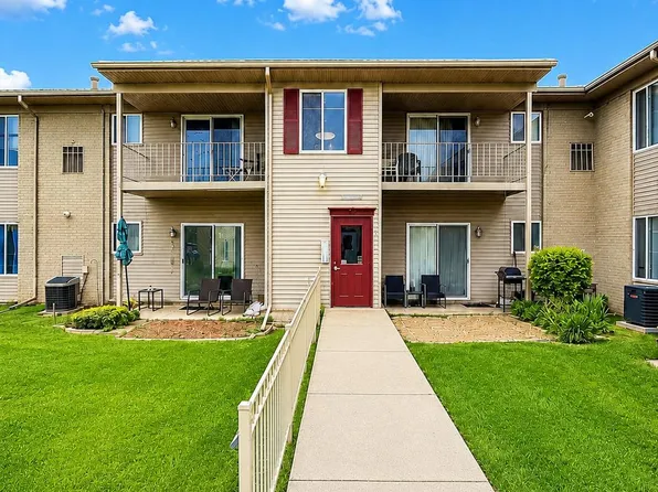 10077 Allen Pointe Dr, Allen Park, MI 48101