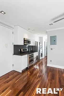 Rented by REAL New York | media 3