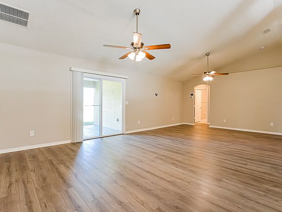 5th image of 219 Southern Breeze Dr