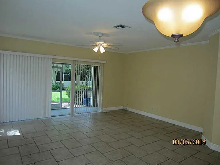 12200 SW 6th St — Photo 7