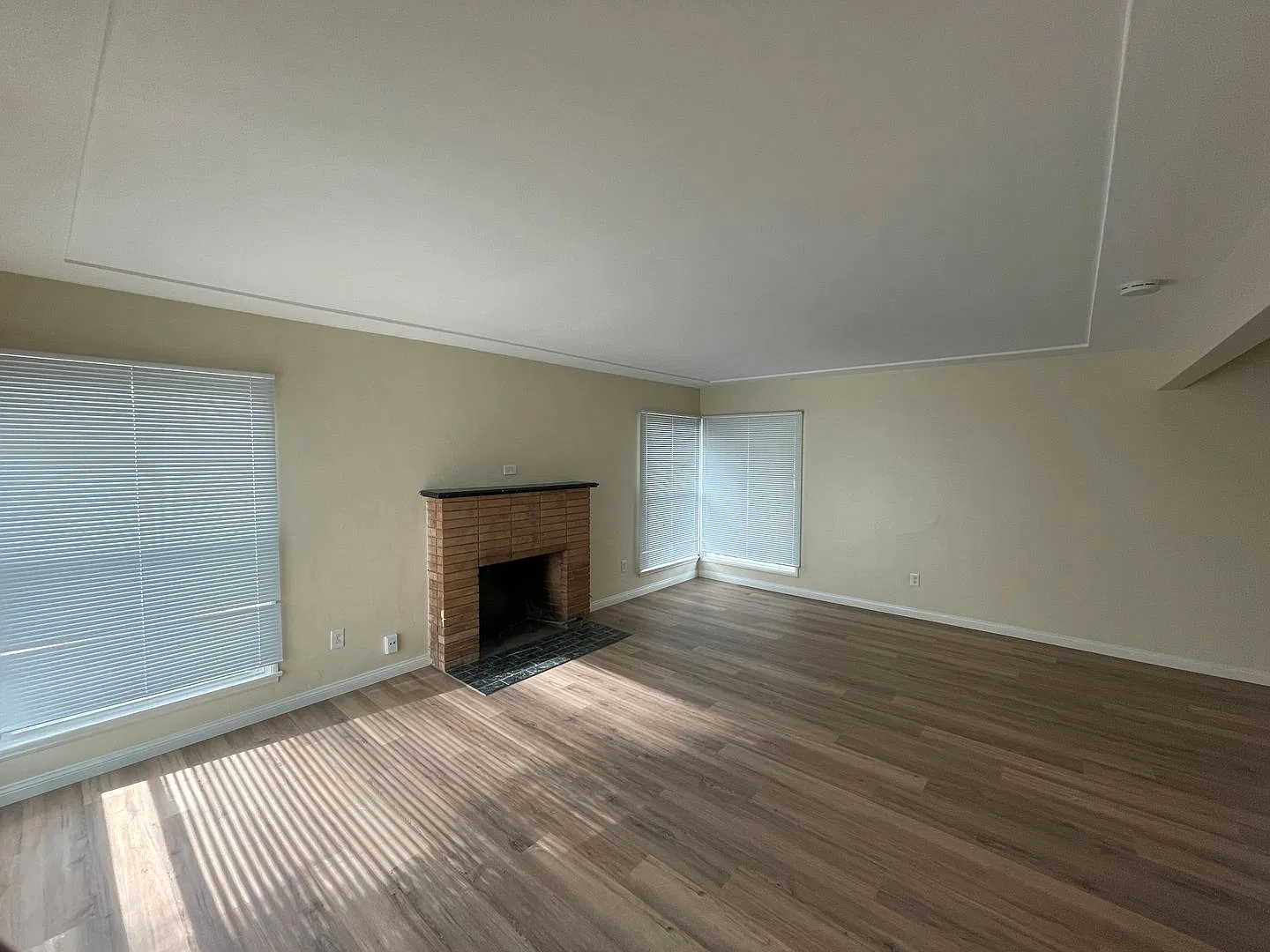 Large 5 bed 2 bath house — Photo 3