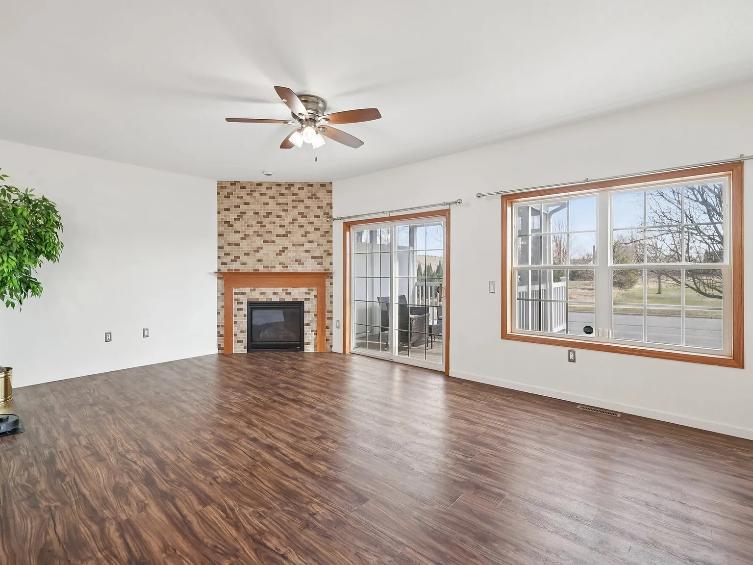 4 bed, 3.5 bath, 2402 sqft, $3,250 — Photo 3