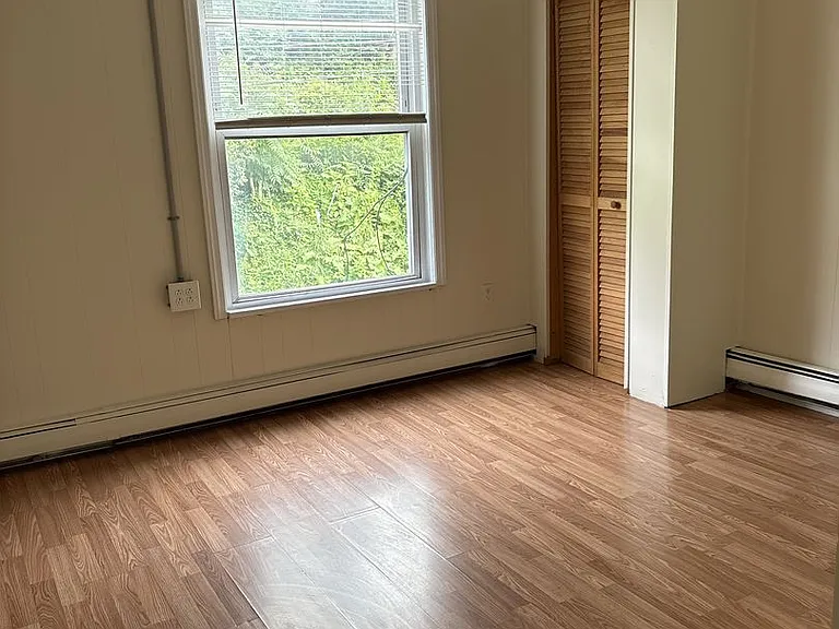 332 Stewart St — Photo 9