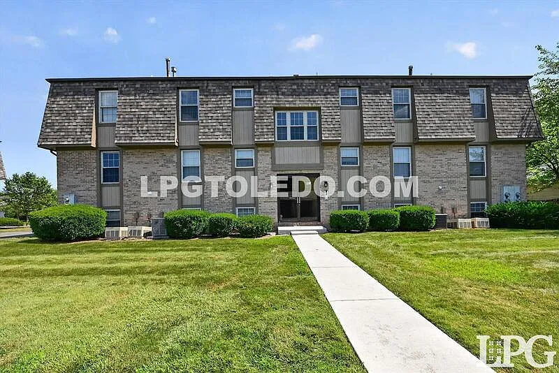 2 bed, 1.0 bath, 900 sqft, $1,200 — Photo 3
