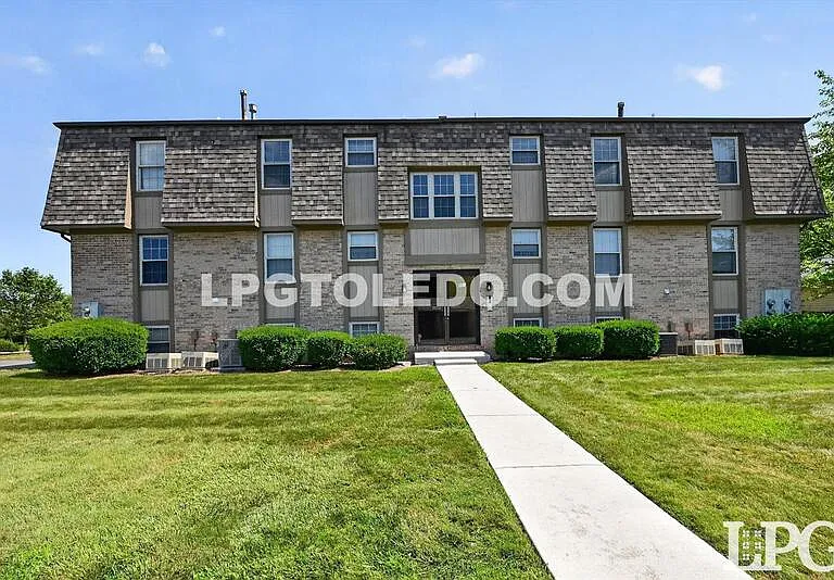 801 Hilltop Ln #101 — Photo 3