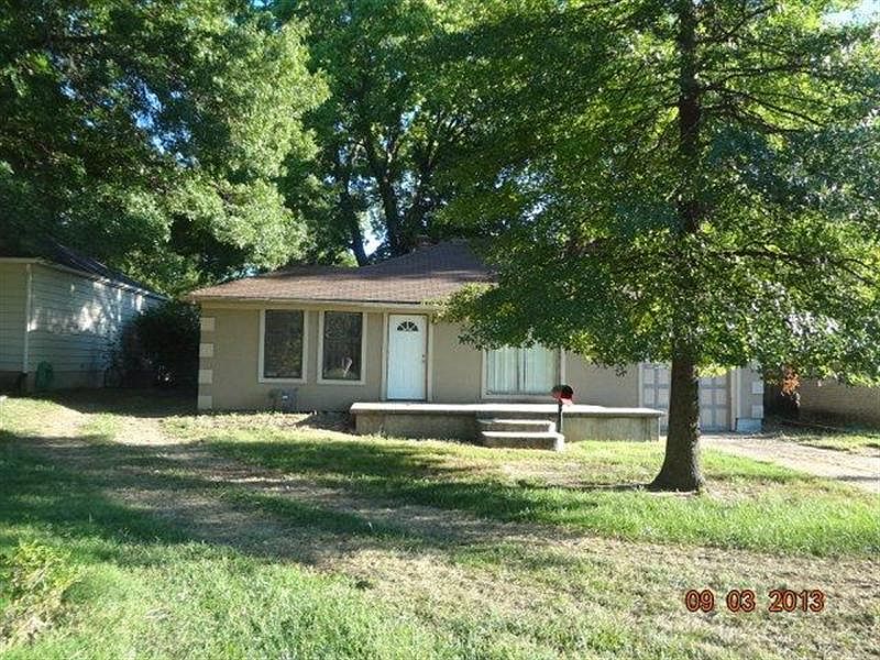 2nd image of 3207 E Penley Dr