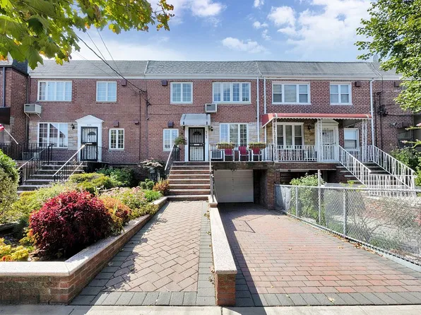 61-68 69th Ln, Middle Village, NY 11379