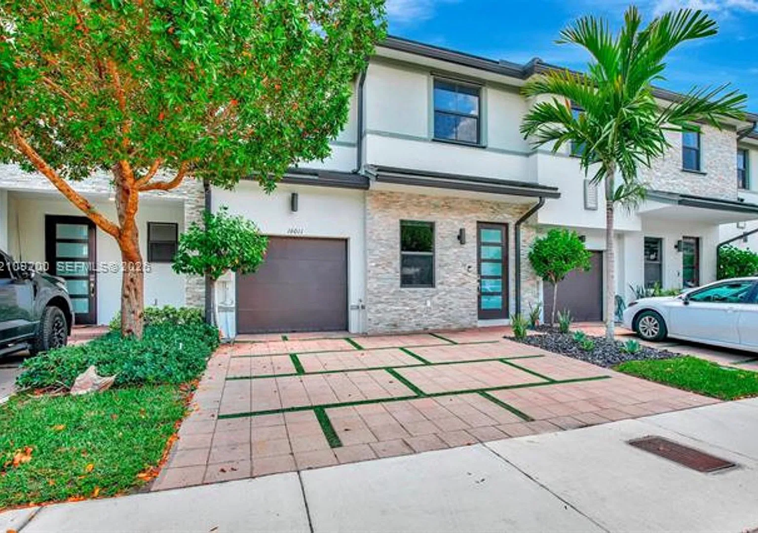 16011 NW 91st Ct th 16011, Miami Lakes, FL 33018 — Photo 2