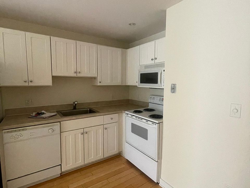 2nd image of 29 Boylston St #43