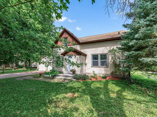 567 2nd Ave NW, Forest Lake, MN 55025