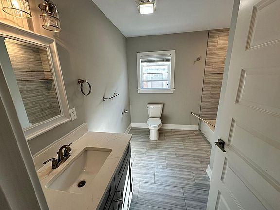4th image of 1309 S 52nd St #5