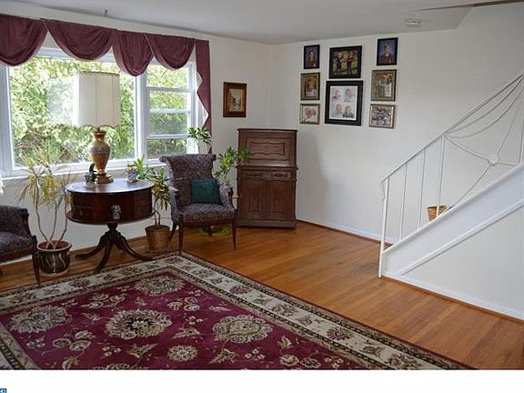 2nd image of 613 Lawler St
