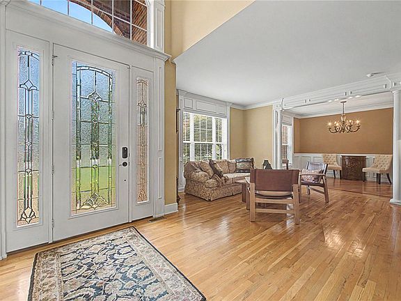 4th image of 219 Ridgefield St