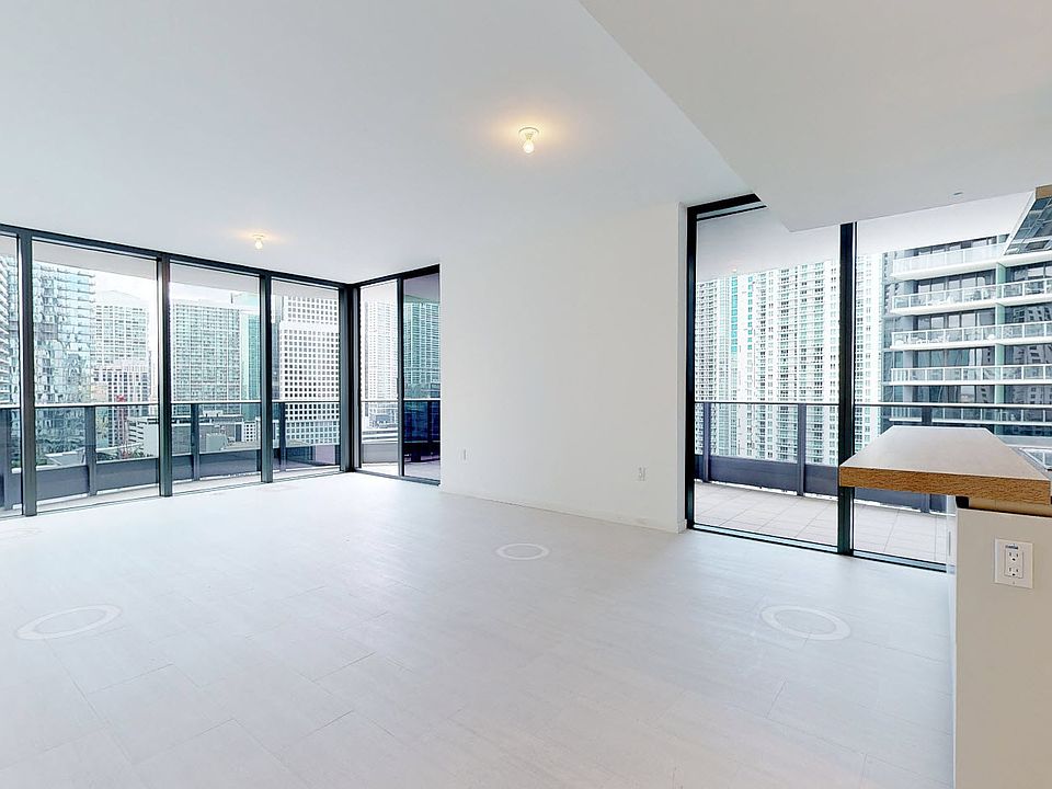 1st image of 1000 Brickell Plz #Y7x67m