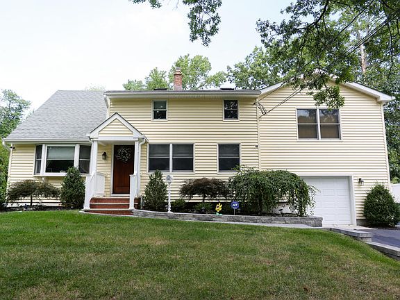3rd image of 19 Maplewood Dr