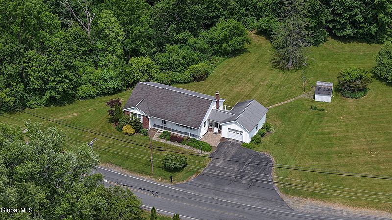 3rd image of 1081 Maple Hill Road