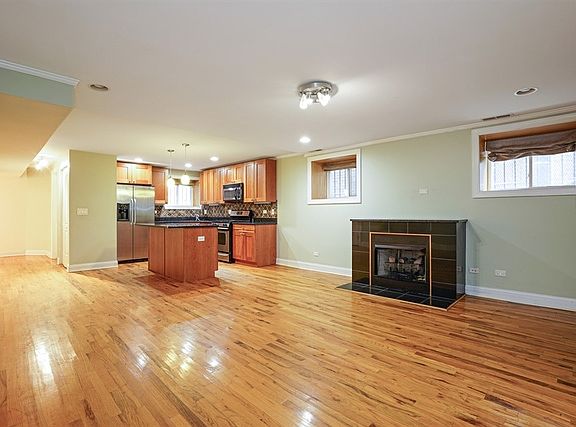 3rd image of 4822 S King Dr #Gn