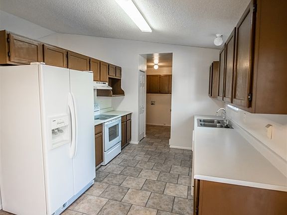 5th image of 471 Mountain Vista Dr