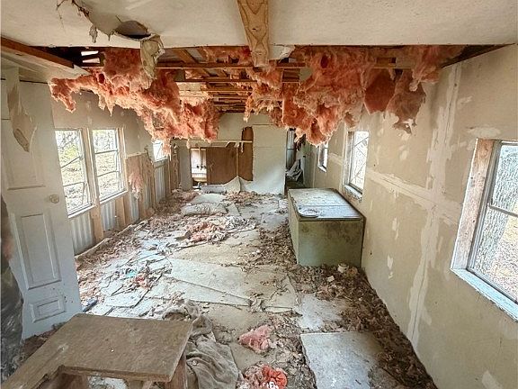 3rd image of 9609 Fox Pit Rd