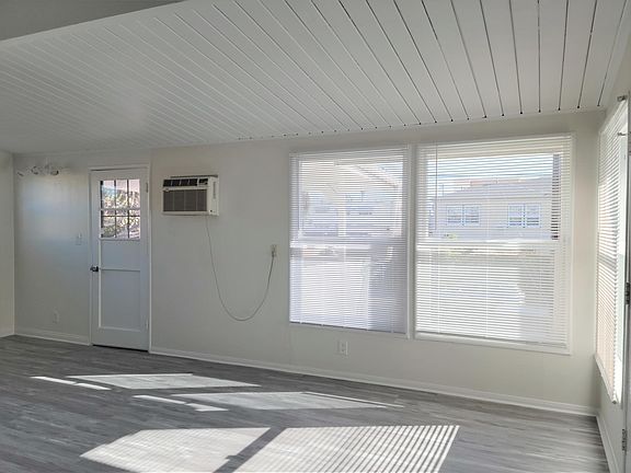 3rd image of 11903 Vanowen St #8