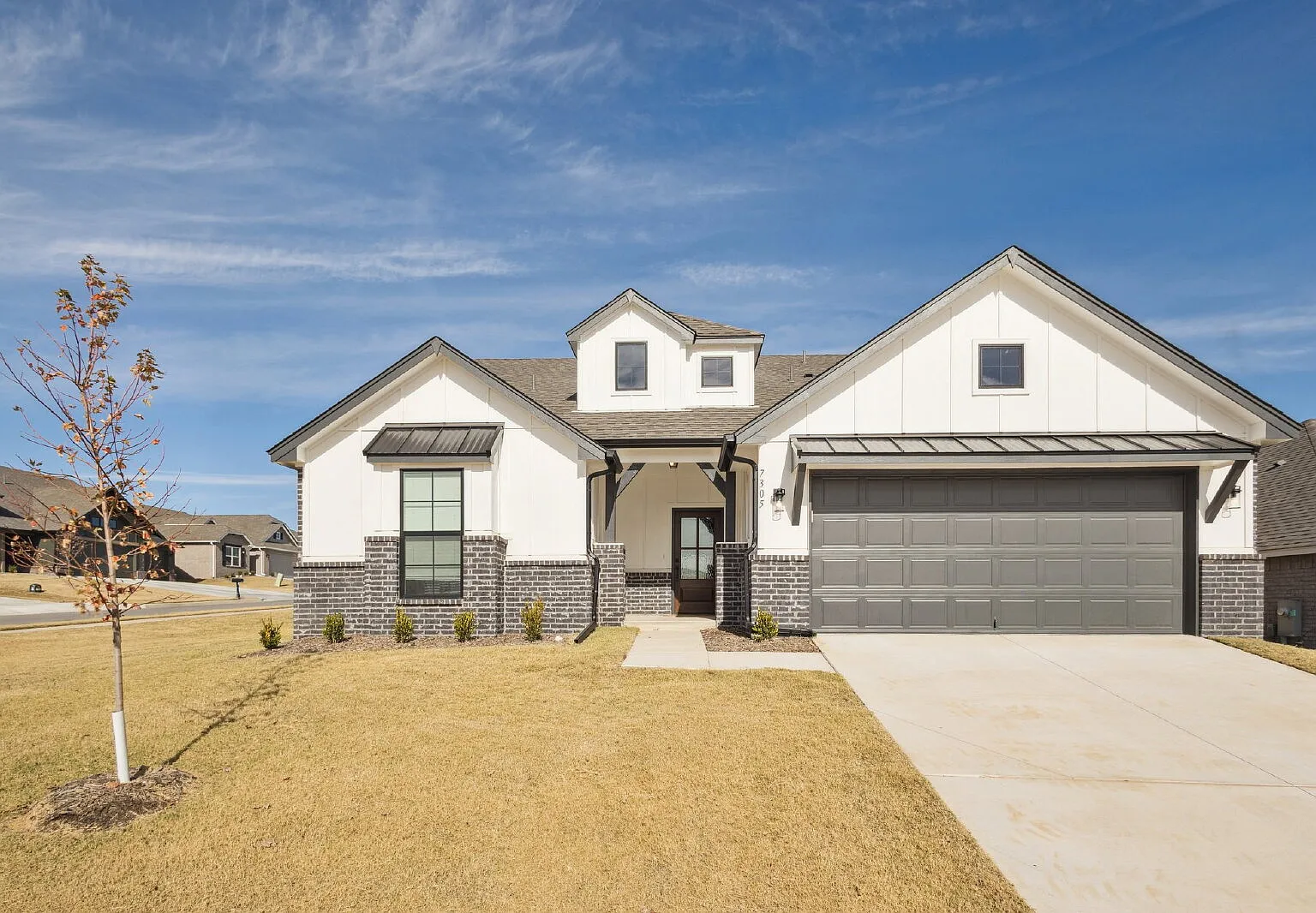 4 bed, 2.5 bath, 2068 sqft, $5,000 — Photo 1