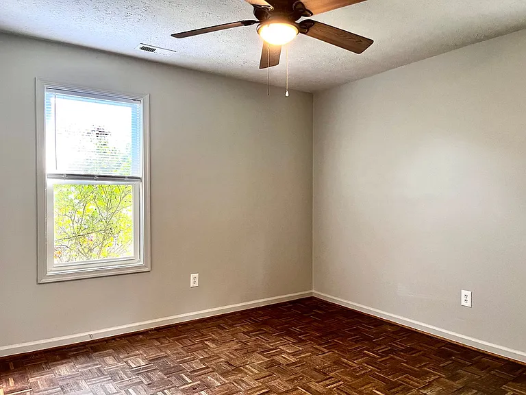 2213 Hanover St — Photo 17