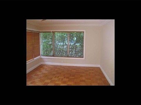 3rd image of 1511 Robbia Ave