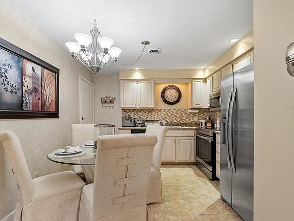 4th image of 242 Mount Vernon St APT 6