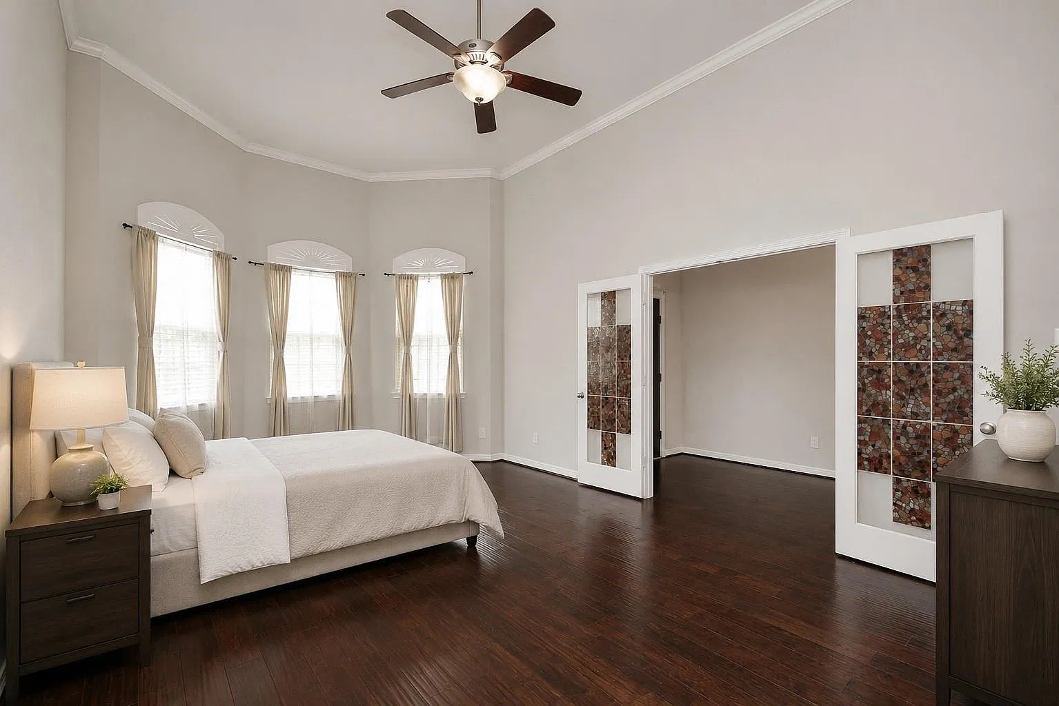 4 bed, 4.0 bath, 3609 sqft, $3,400 — Photo 3