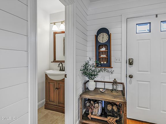 5th image of 5 Glen St APT 204
